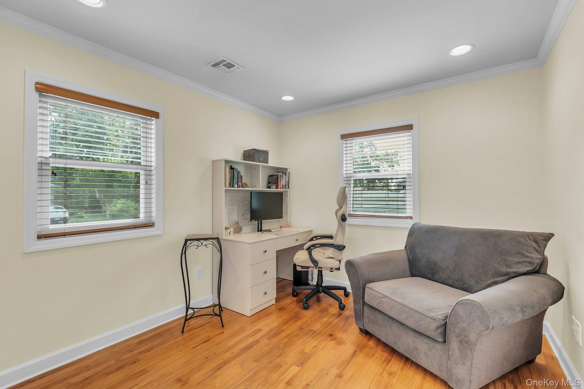 360 Bayport Avenue Property Photo 26