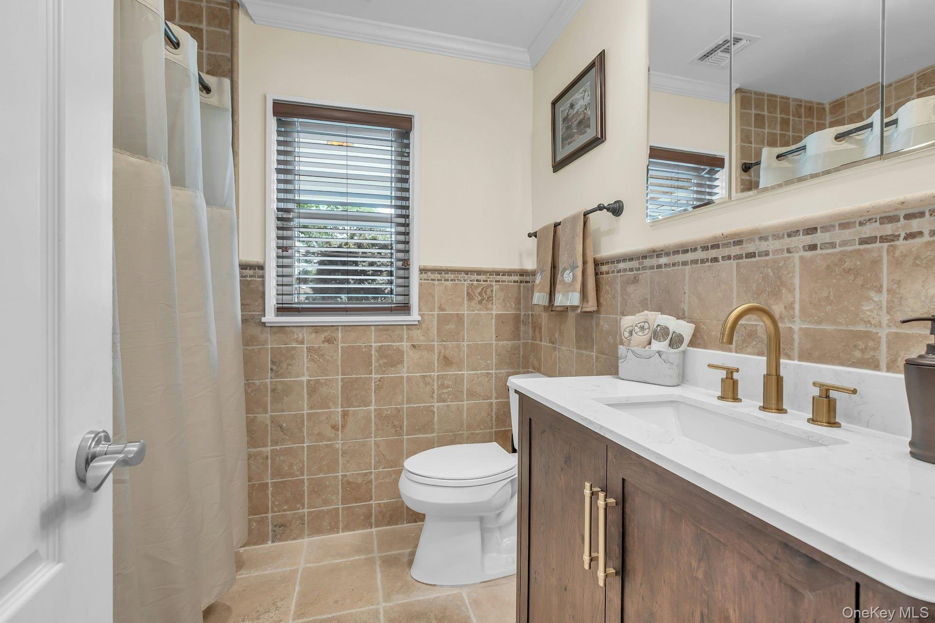 360 Bayport Avenue Property Photo 28