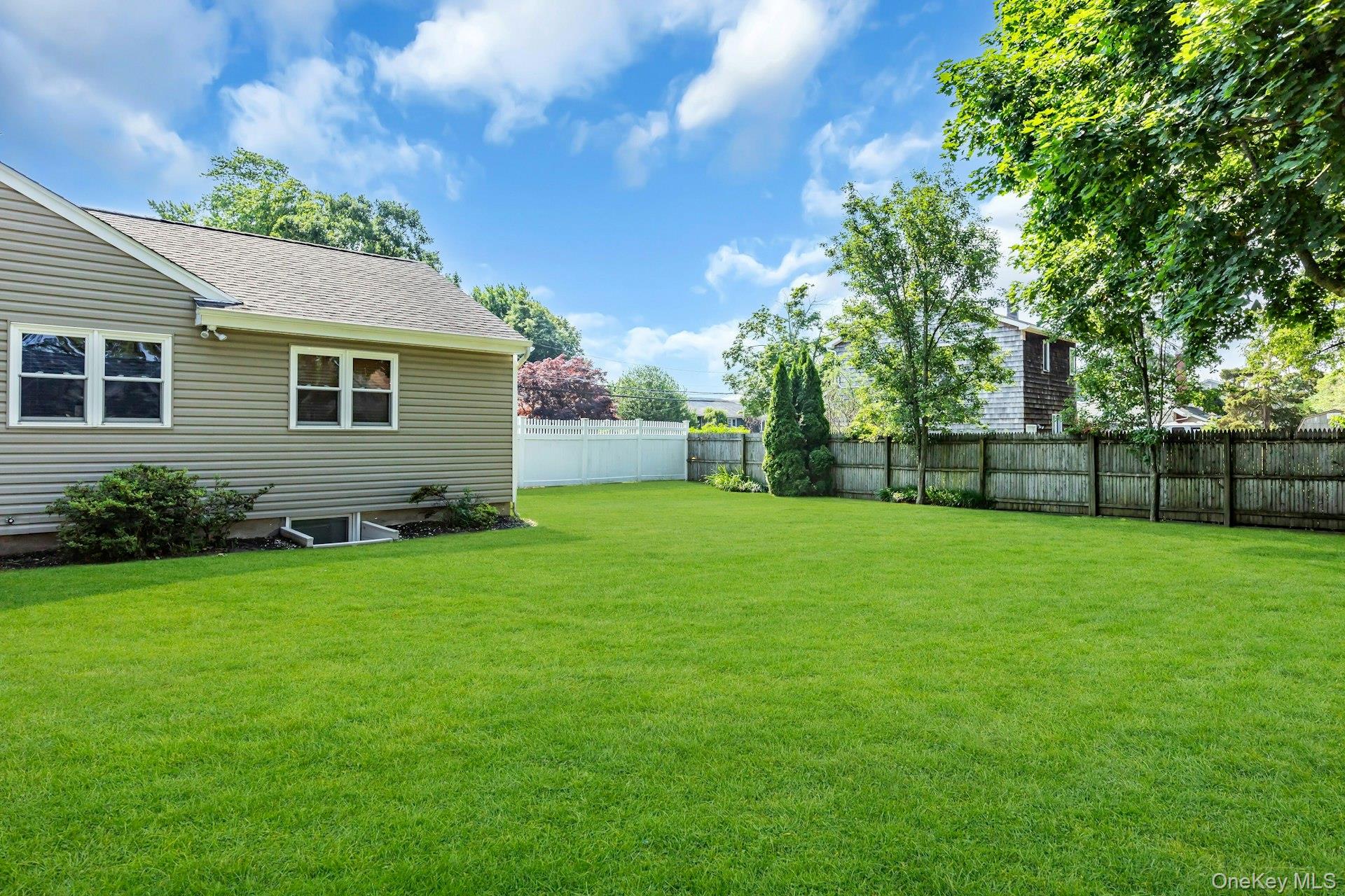 360 Bayport Avenue Property Photo 40