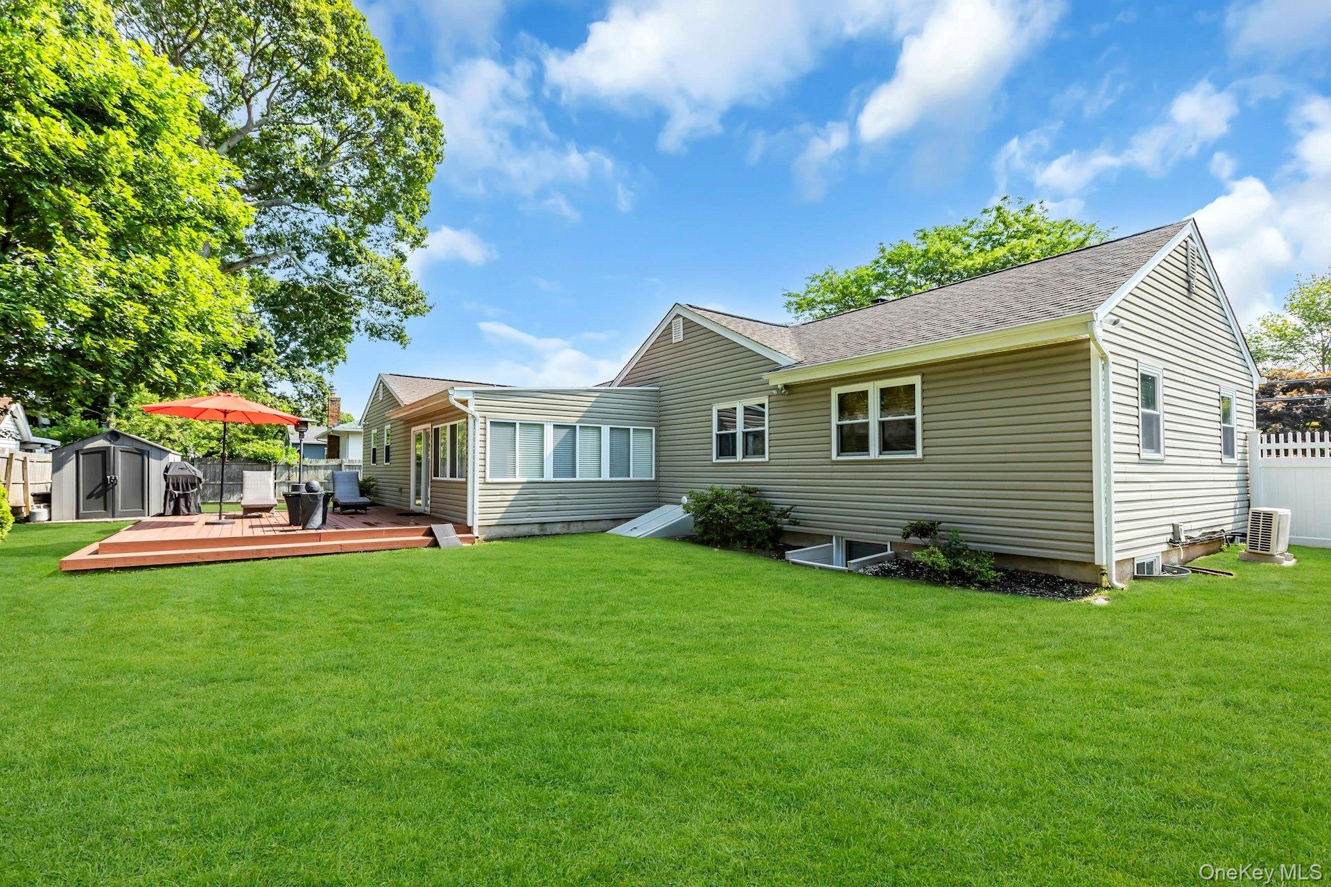 360 Bayport Avenue Property Photo 42