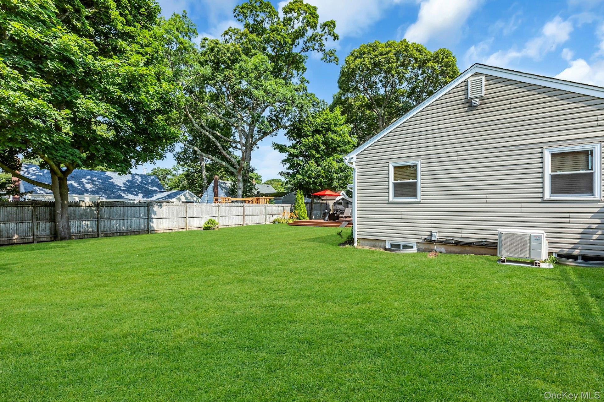 360 Bayport Avenue Property Photo 43