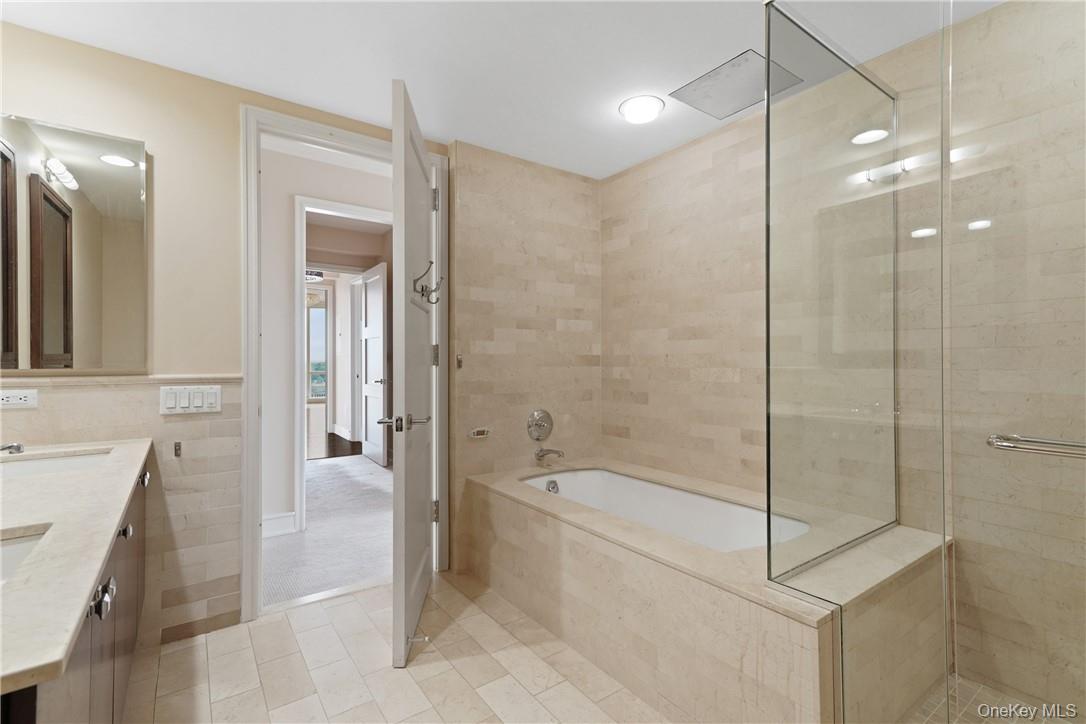 1 Renaissance Square 21e Property Photo 12