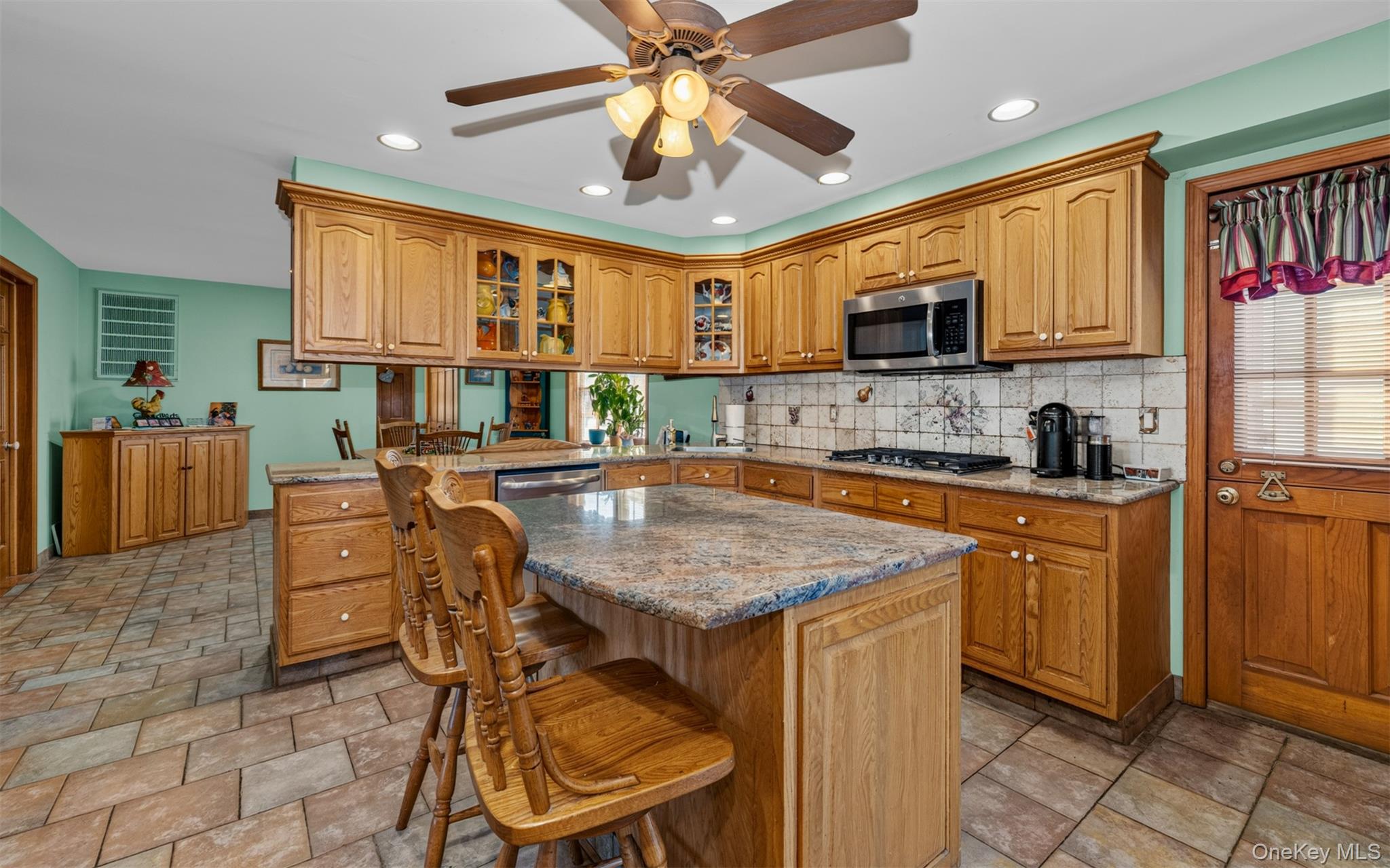 498 Cedarhurst Avenue Property Photo 4