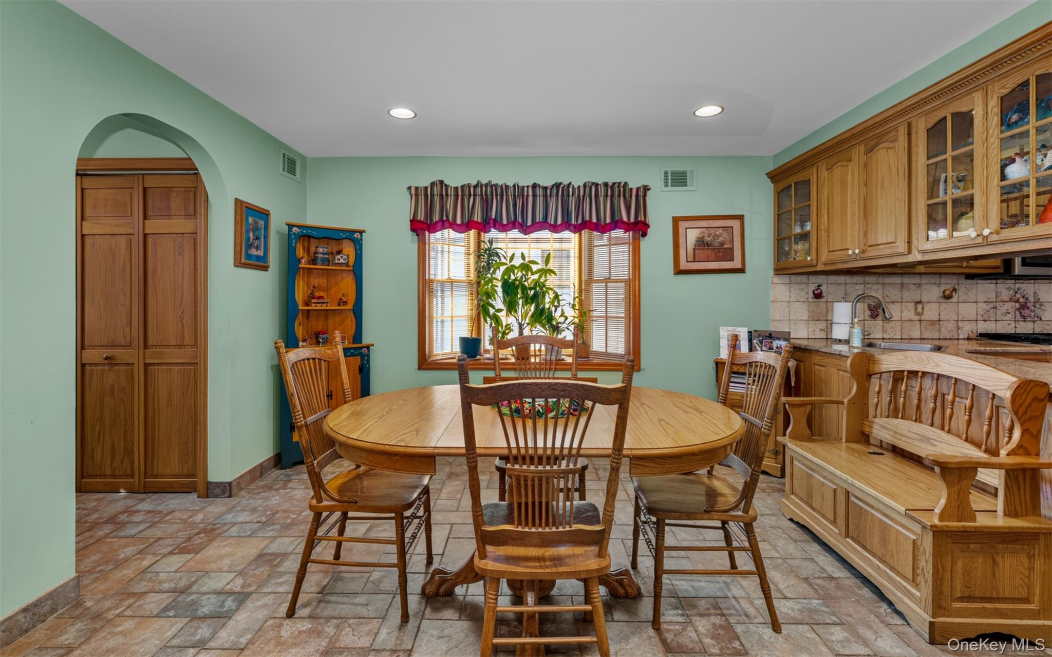 498 Cedarhurst Avenue Property Photo 7