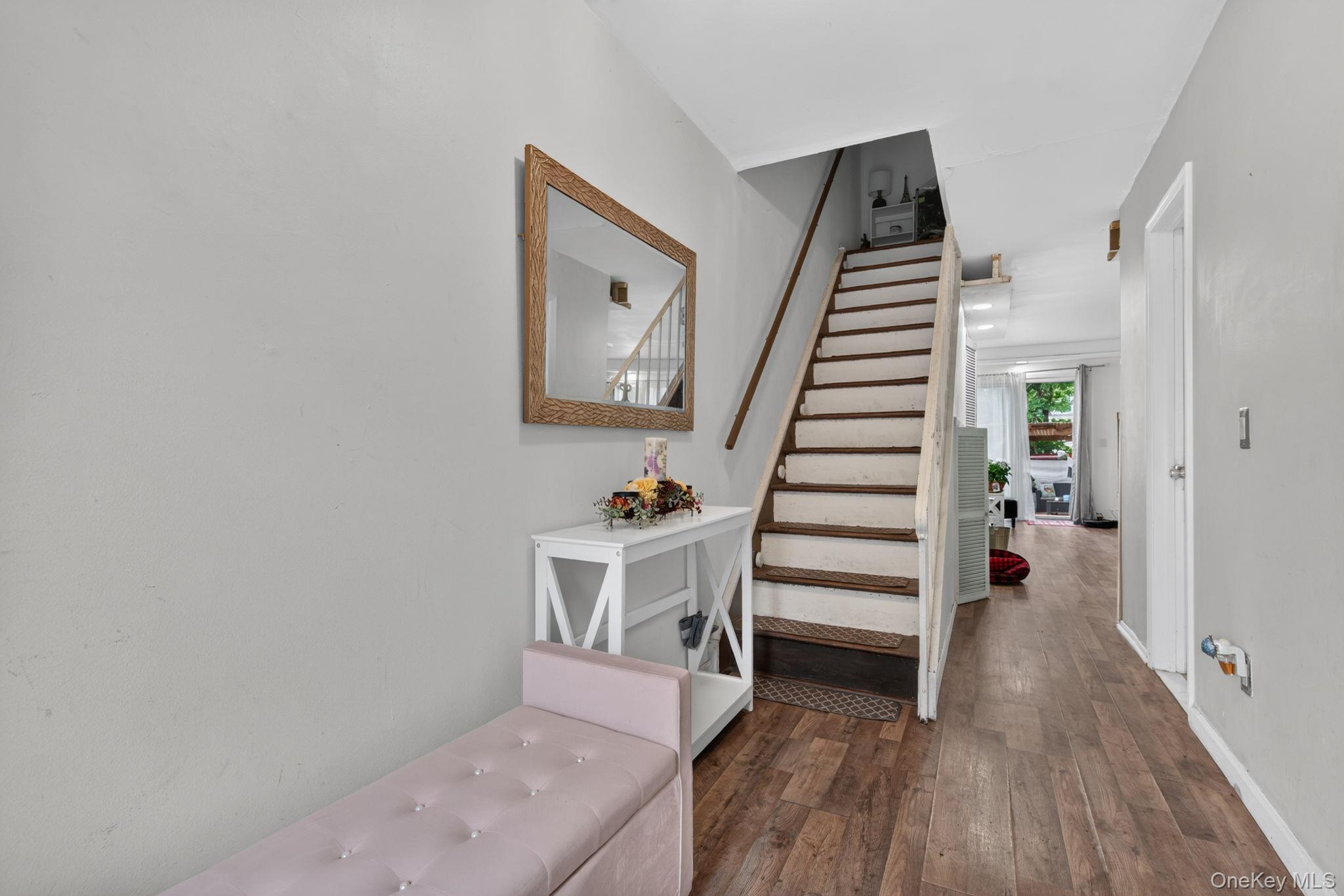 50 Hampton Court Property Photo 2