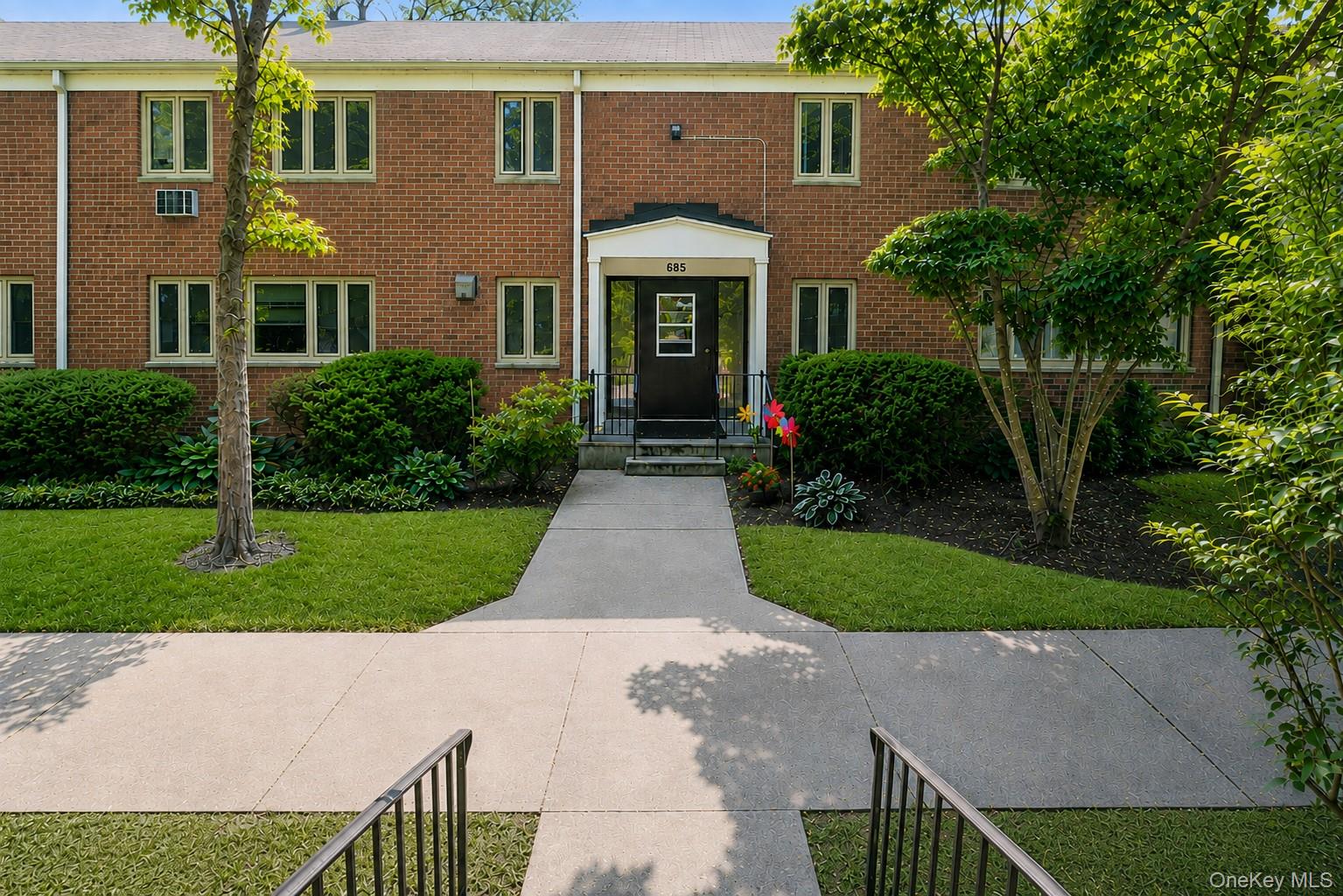 685 Hillside D