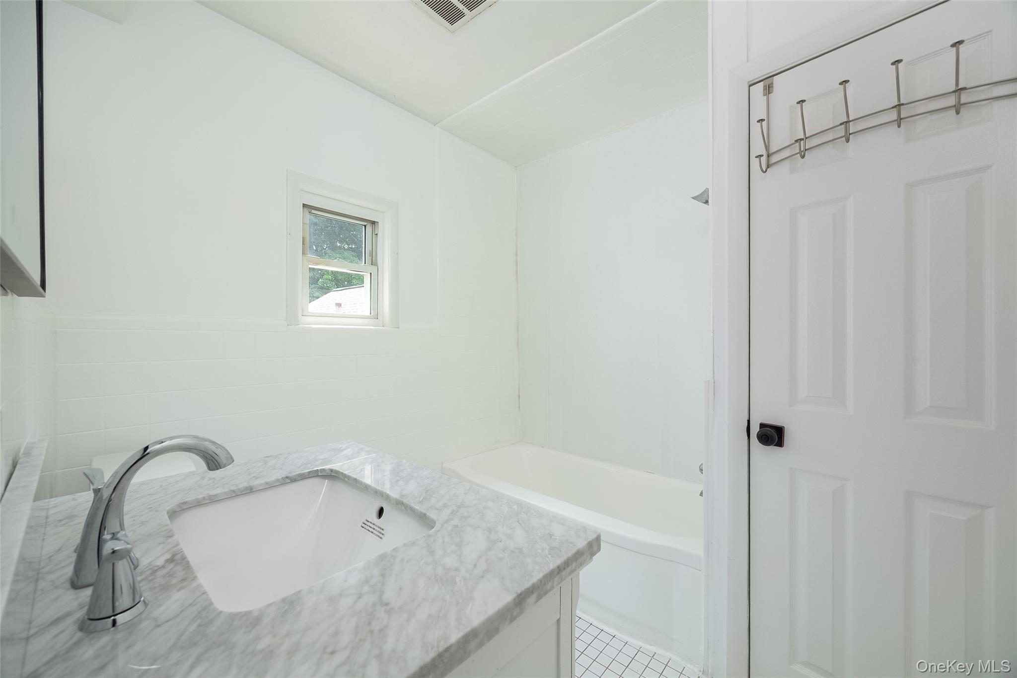 216 Hobbs Lane B Property Photo 13