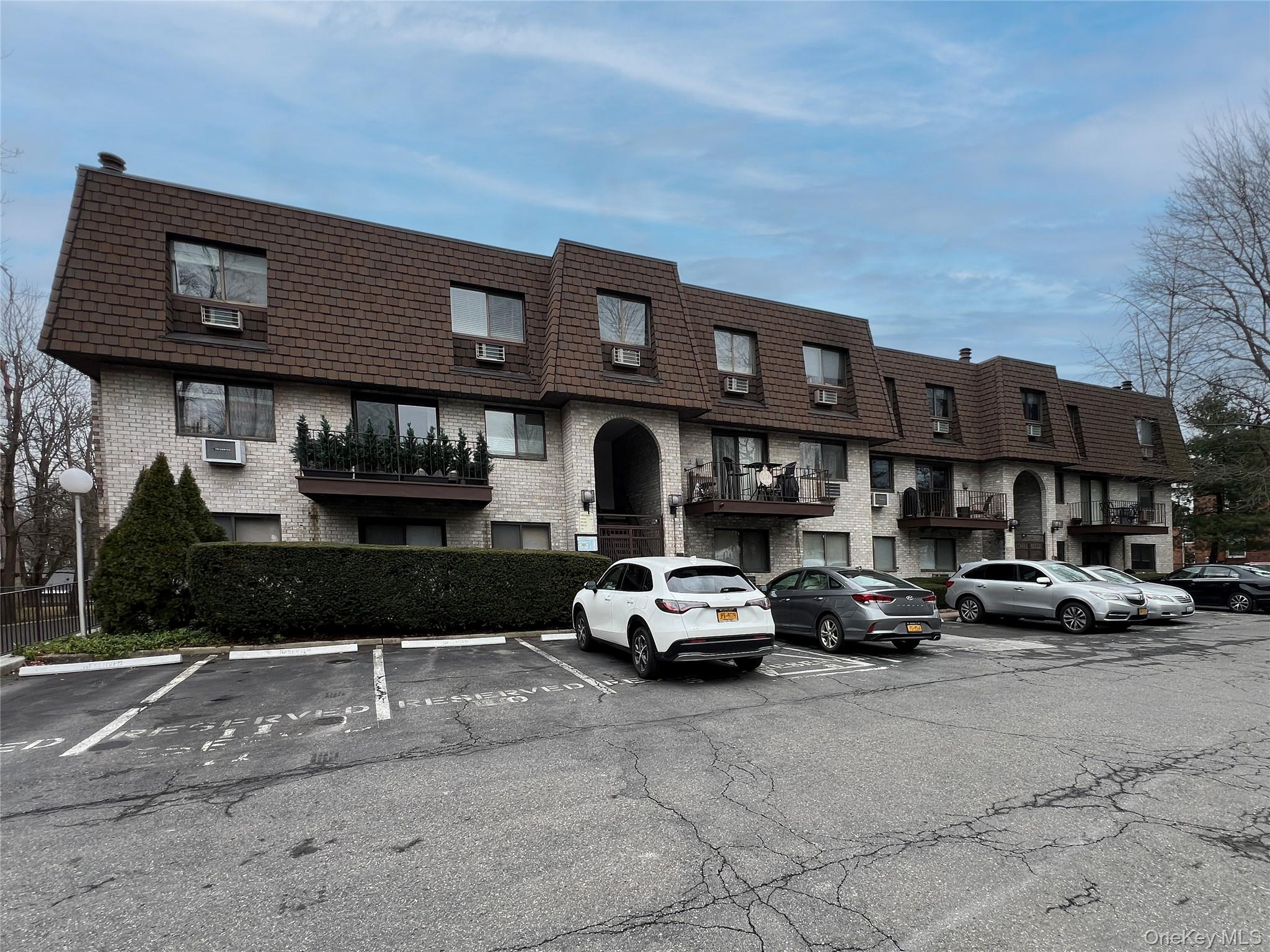 89 N Broadway 117 Property Photo 8