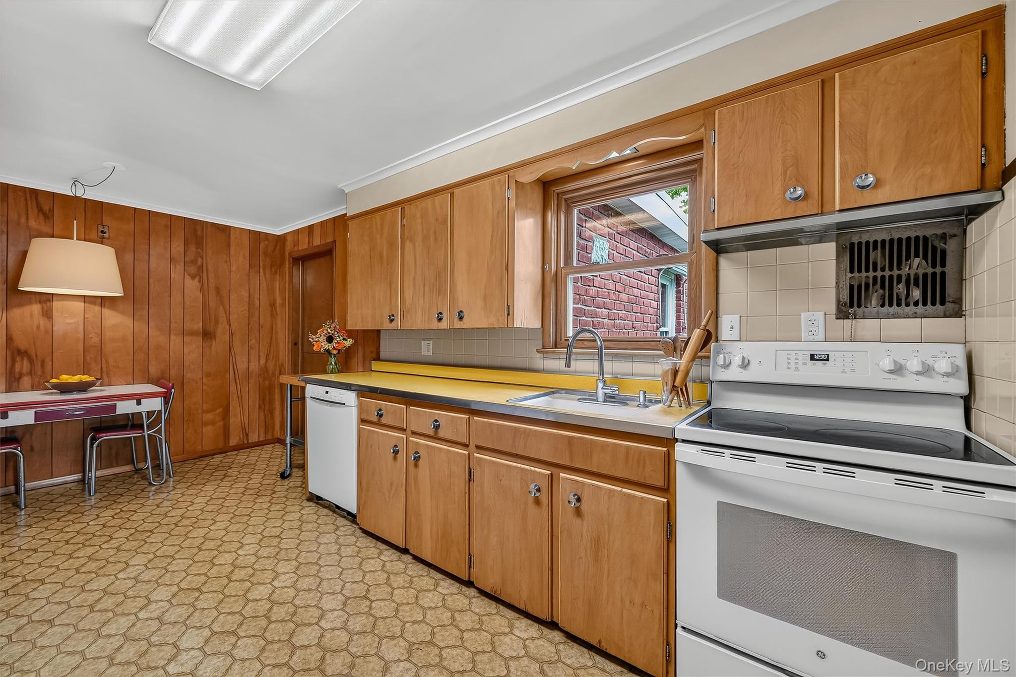 755 Hoover Avenue Property Photo 12