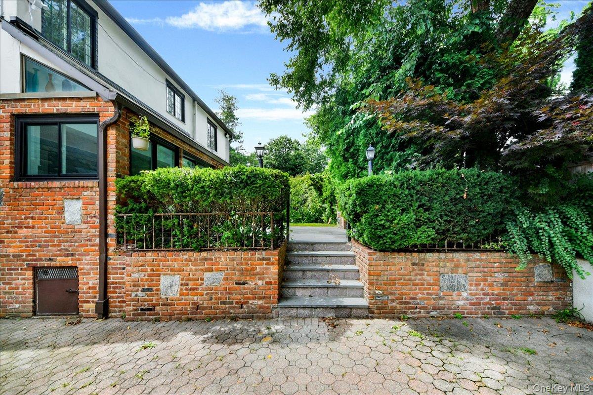7 Denman Place Property Photo 5