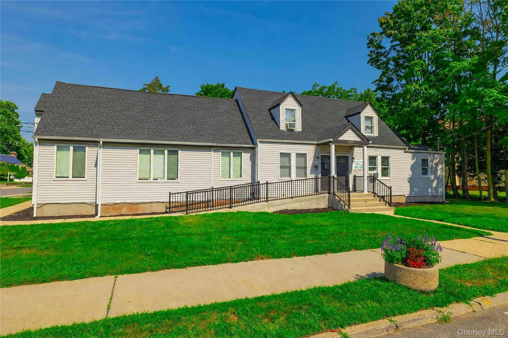 256 N Wellwood Avenue Property Photo 1