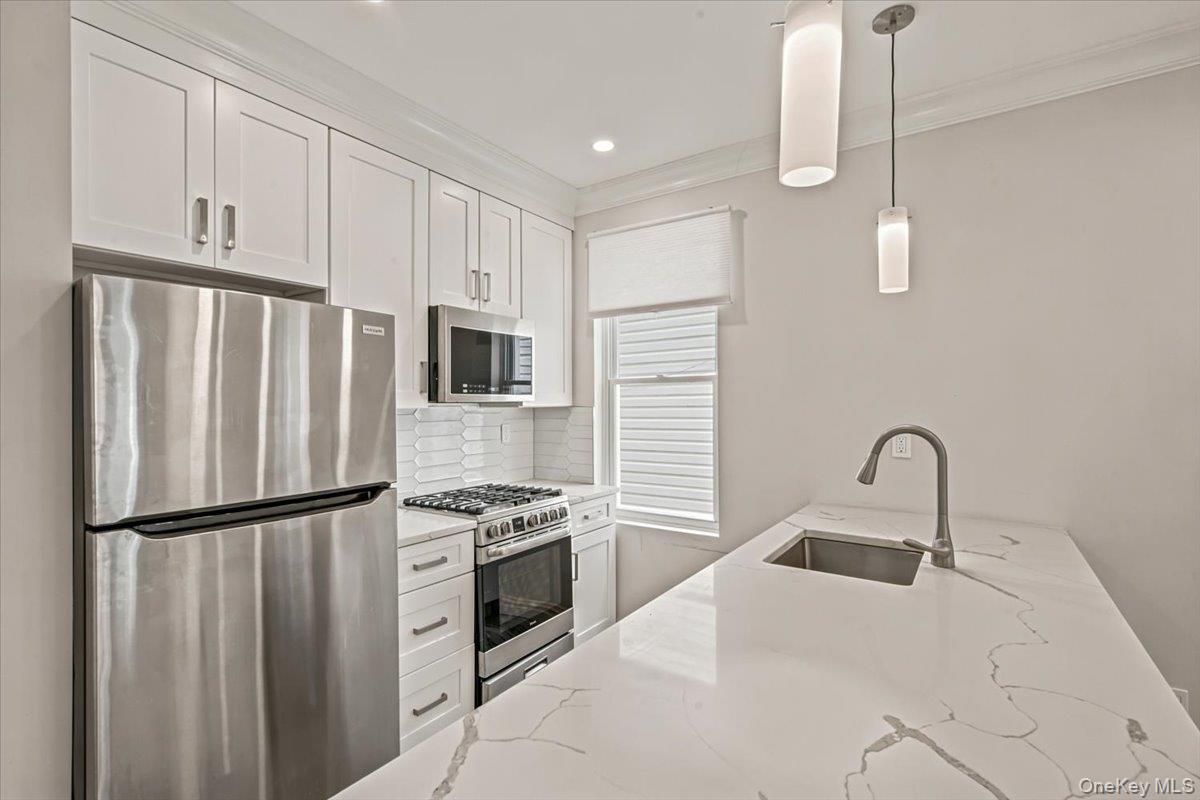 2418 42nd Street Property Photo 4
