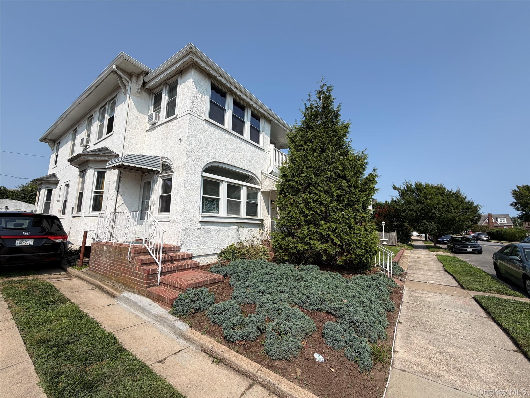 527 W Beech Street 1 Property Photo 1