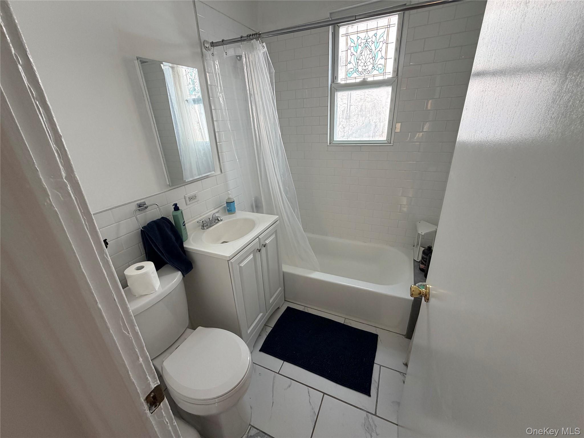 527 W Beech Street 1 Property Photo 14