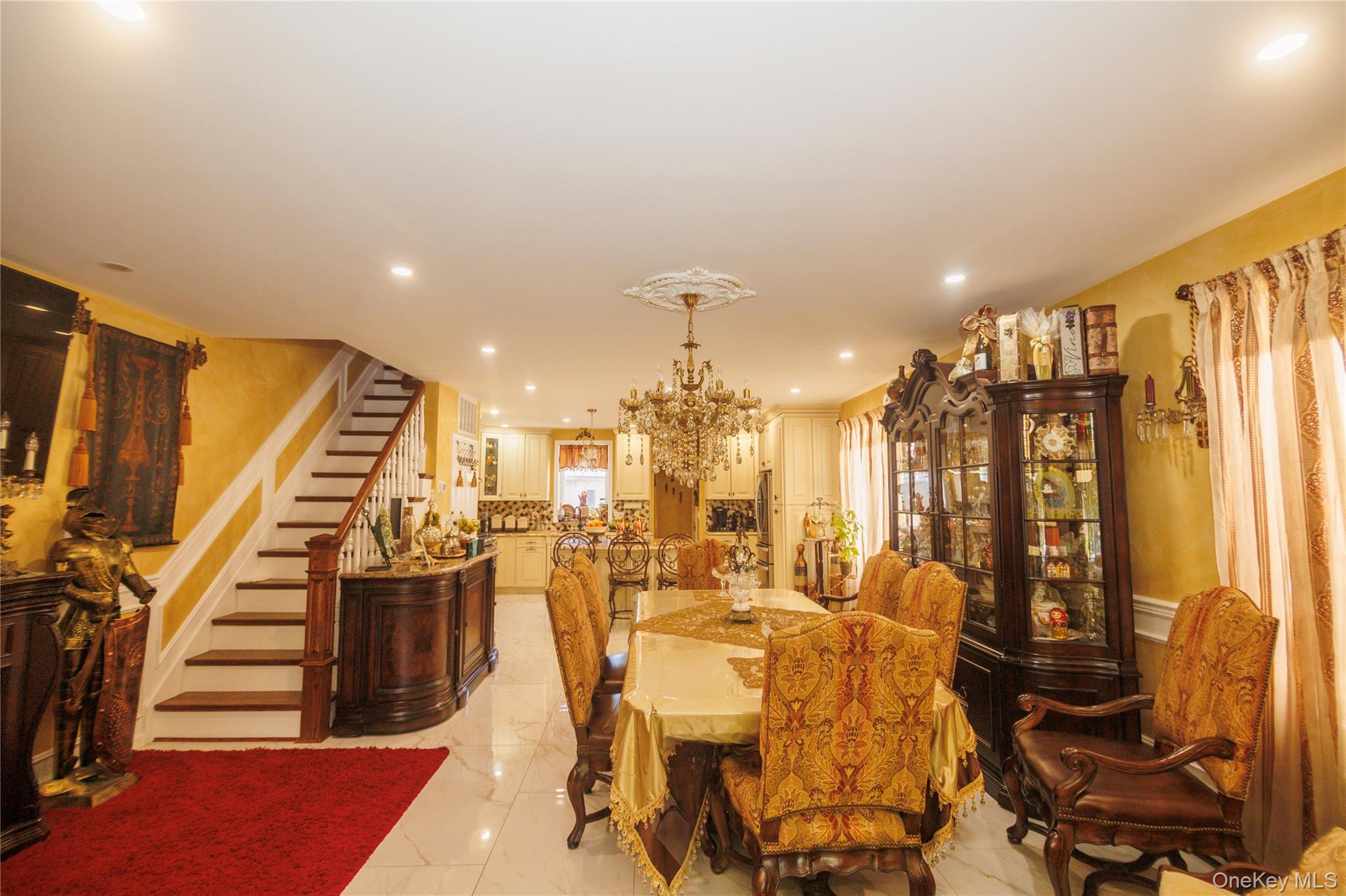 1715 Hering Avenue Property Photo 8