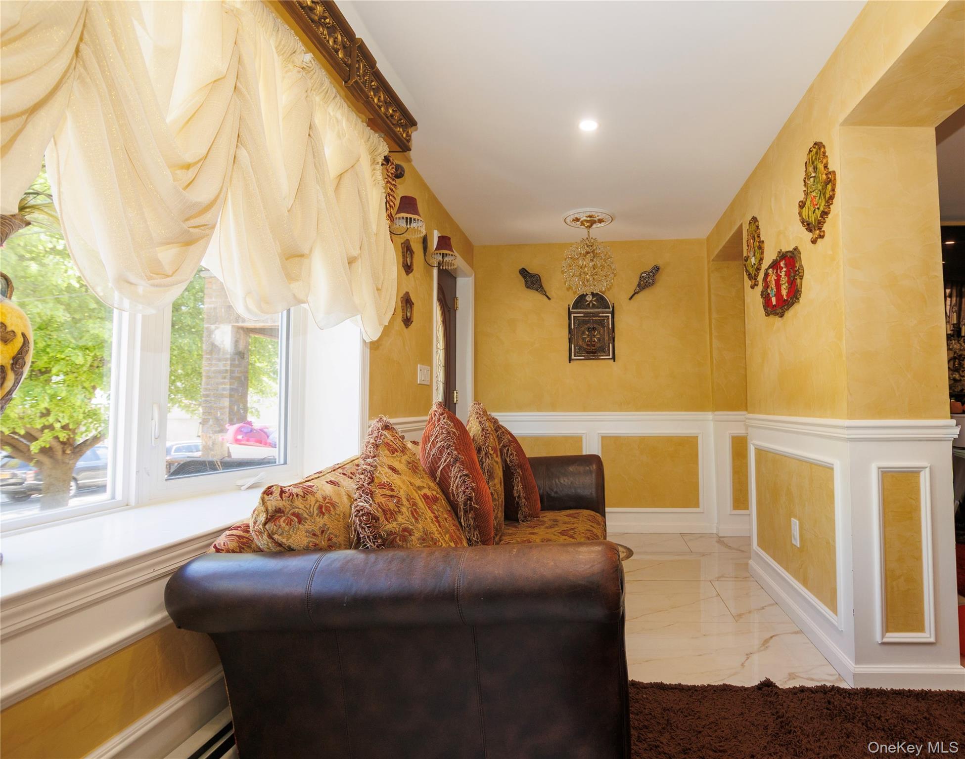 1715 Hering Avenue Property Photo 11