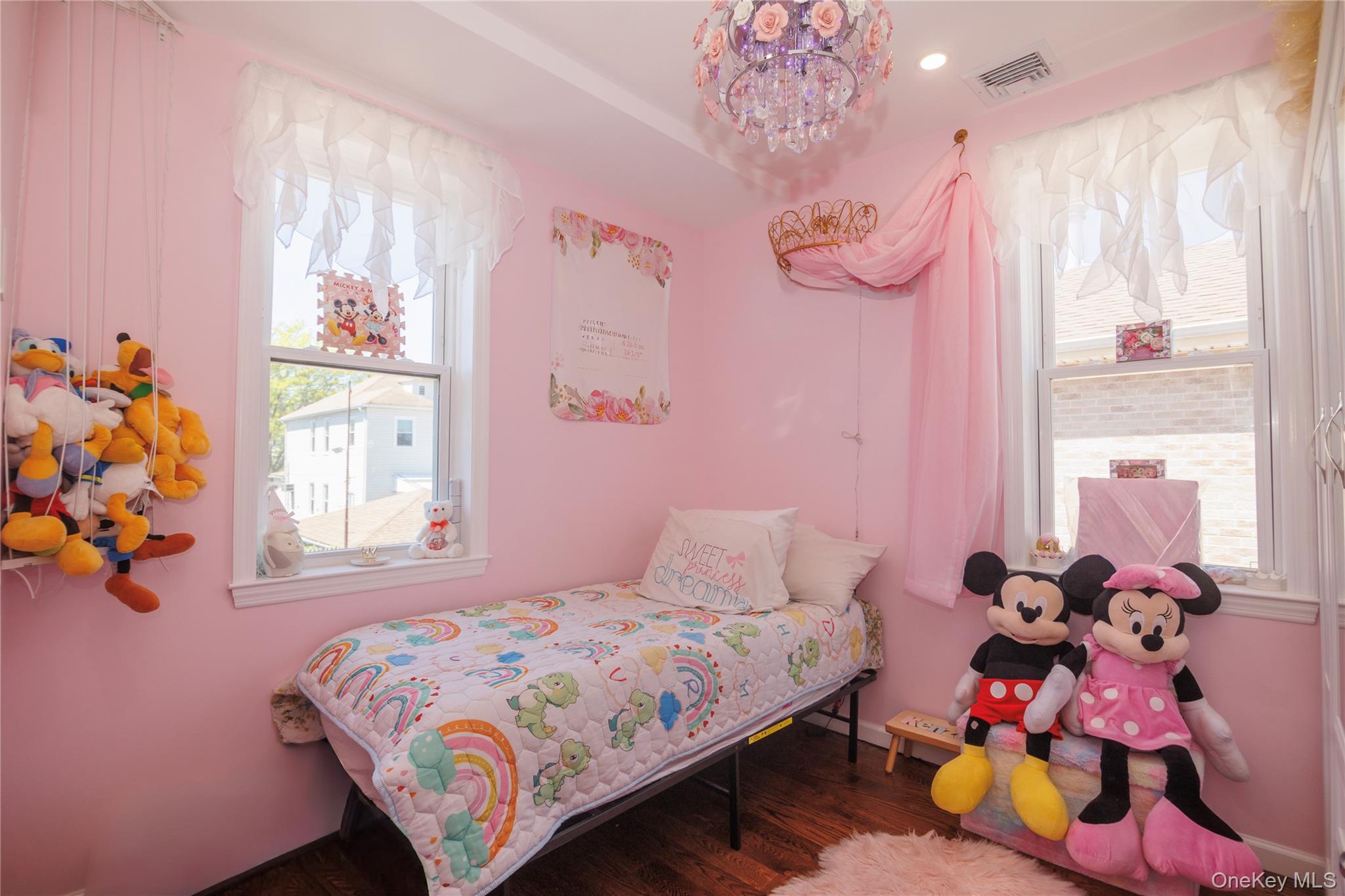 1715 Hering Avenue Property Photo 14