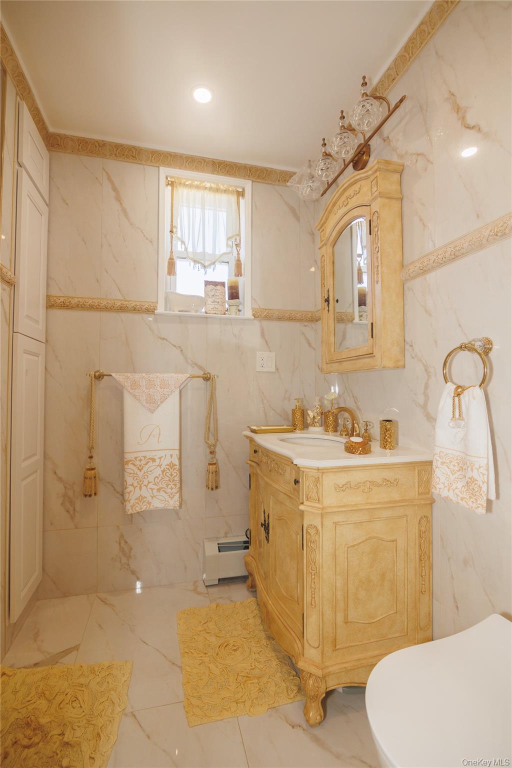 1715 Hering Avenue Property Photo 16