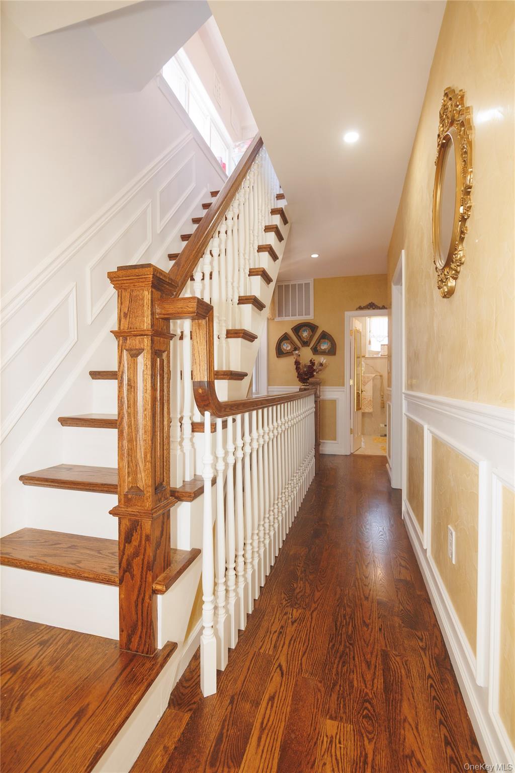 1715 Hering Avenue Property Photo 18