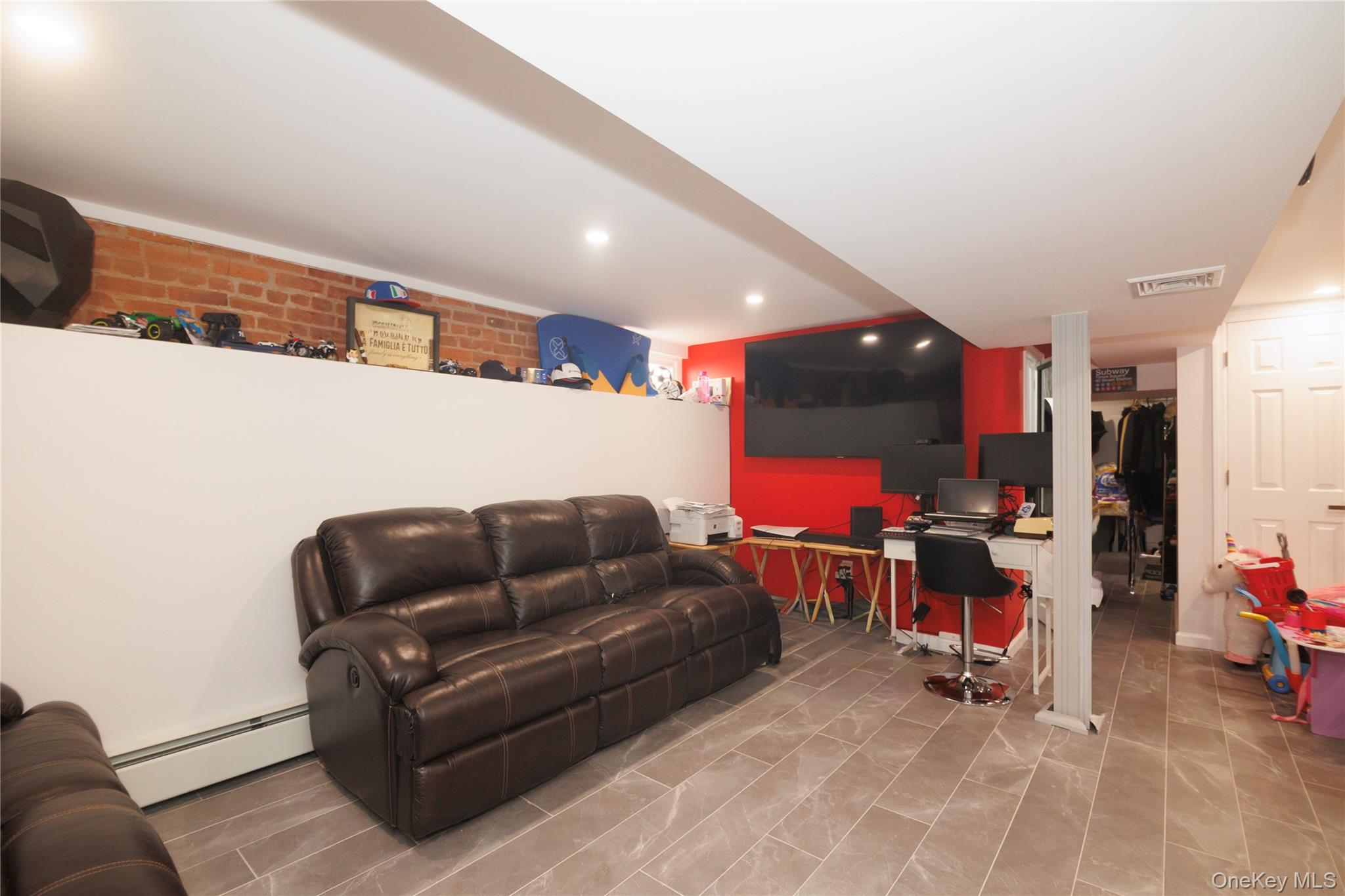 1715 Hering Avenue Property Photo 22