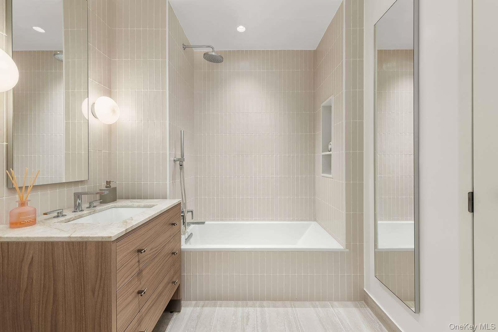 30-55 Vernon Boulevard 6h Property Photo 4