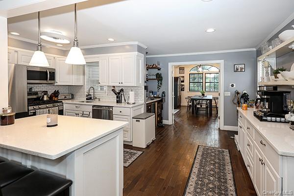 208 N Walnut Street Property Photo 5