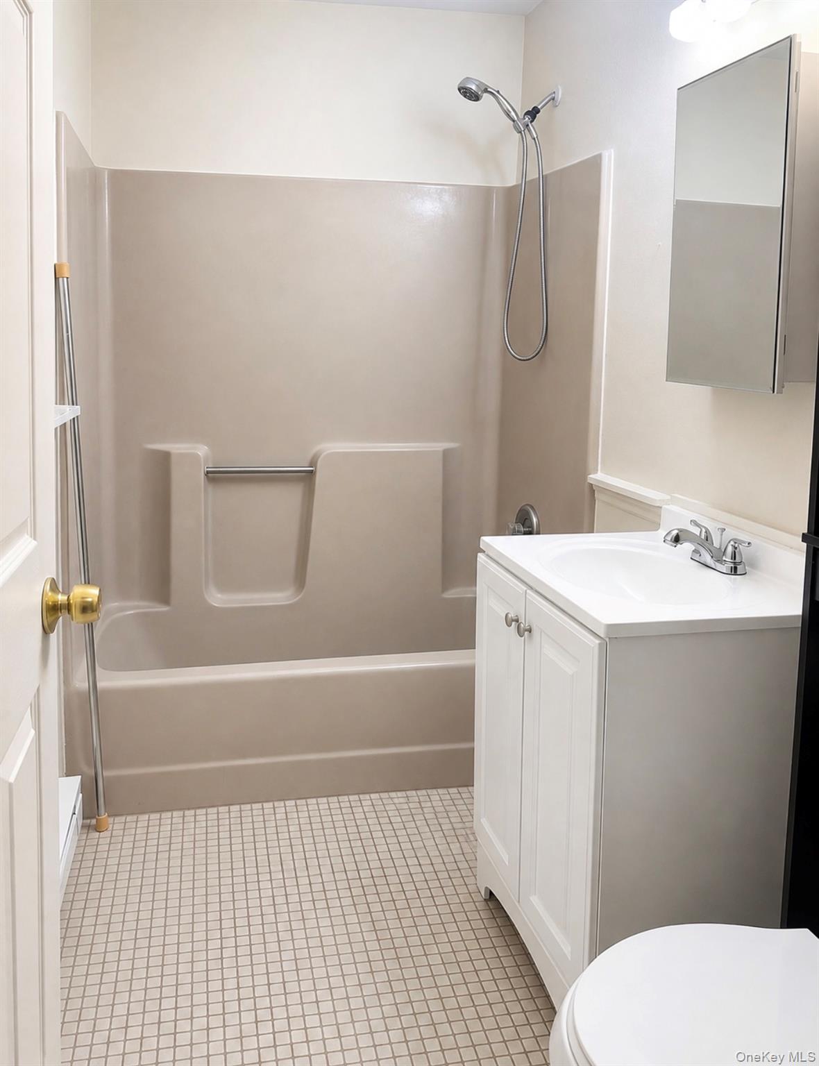 33 Oak 37-12 Property Photo 5