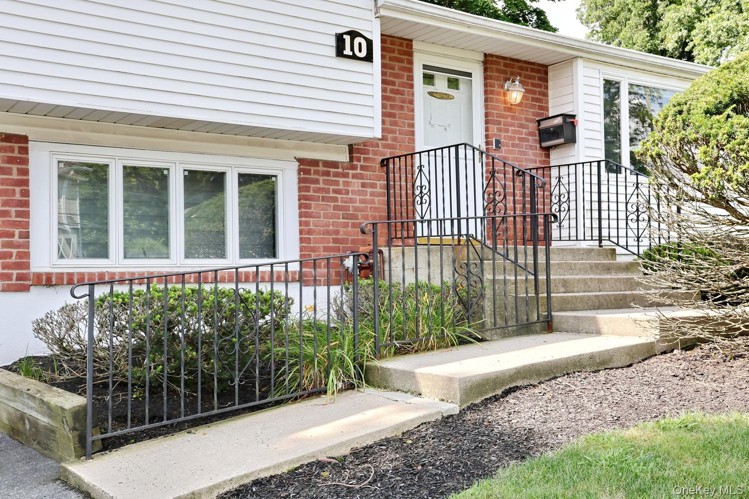 10 Briarcliff Drive Property Photo 2