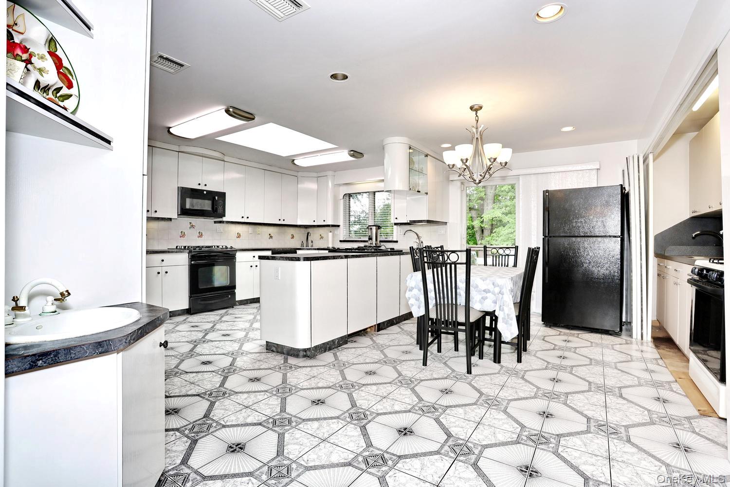 10 Briarcliff Drive Property Photo 9
