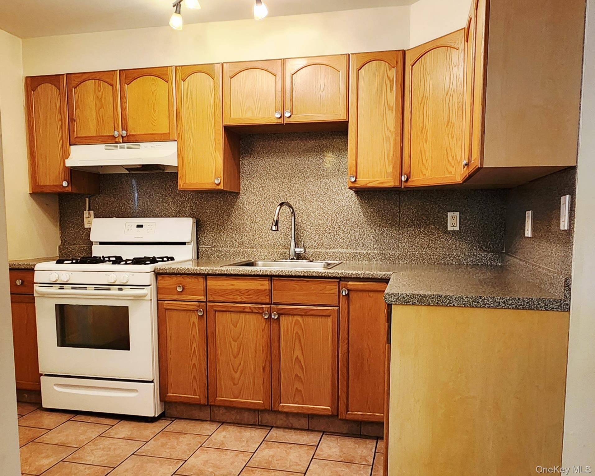 6431 Admiral Avenue Property Photo 6