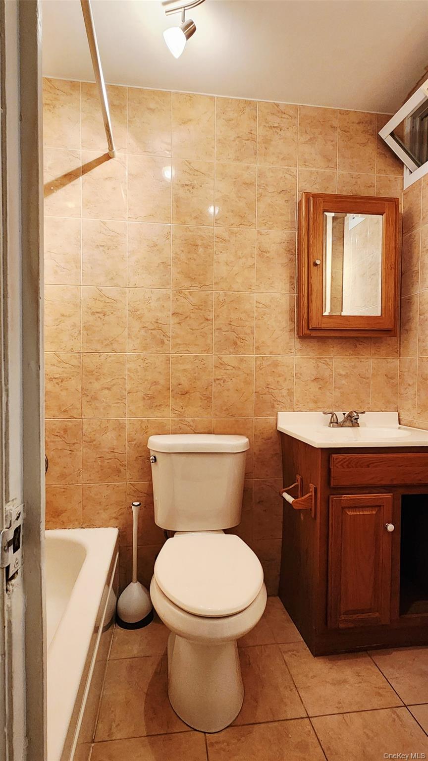6431 Admiral Avenue Property Photo 7