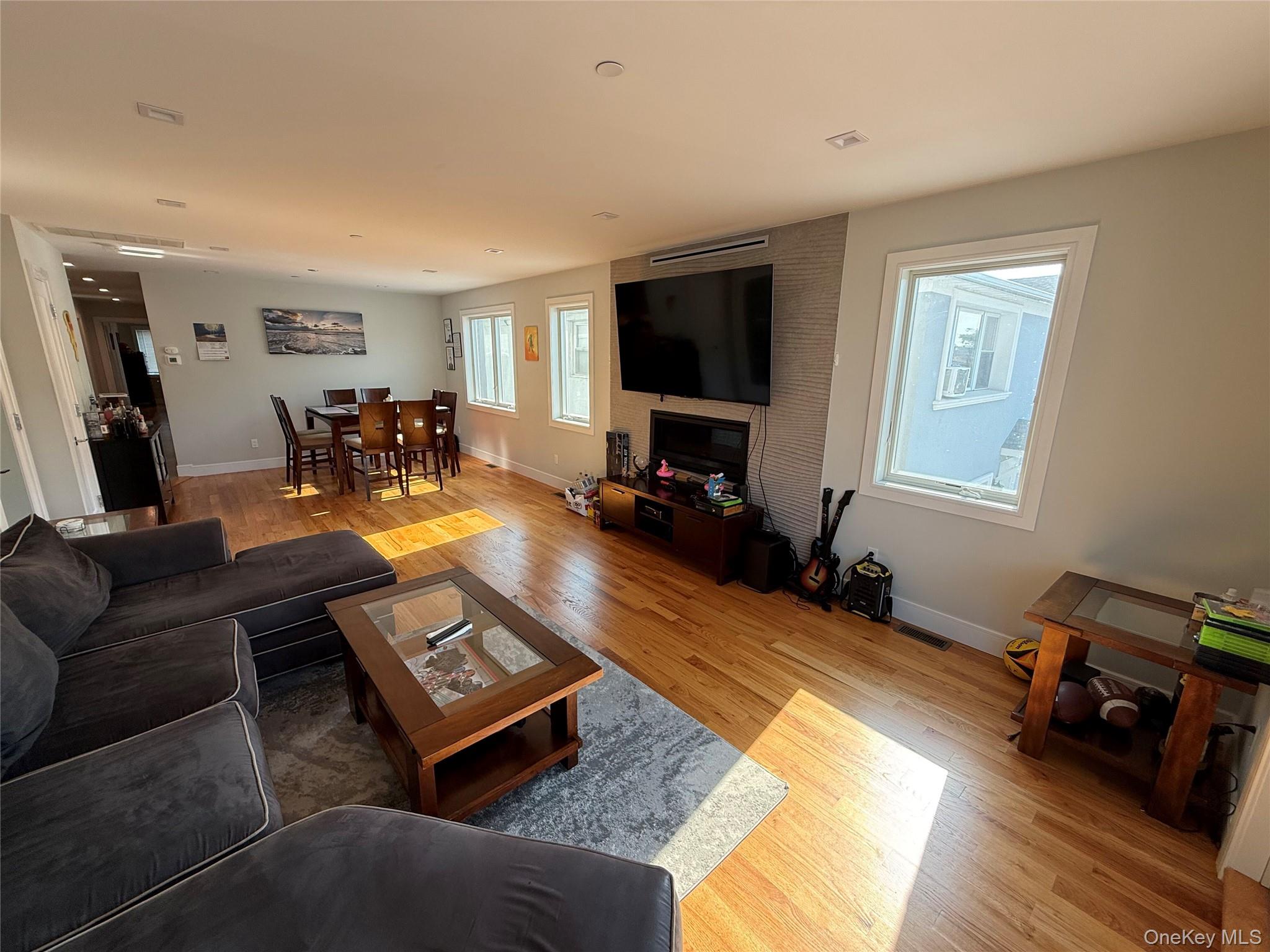 648 E Broadway Property Photo 3
