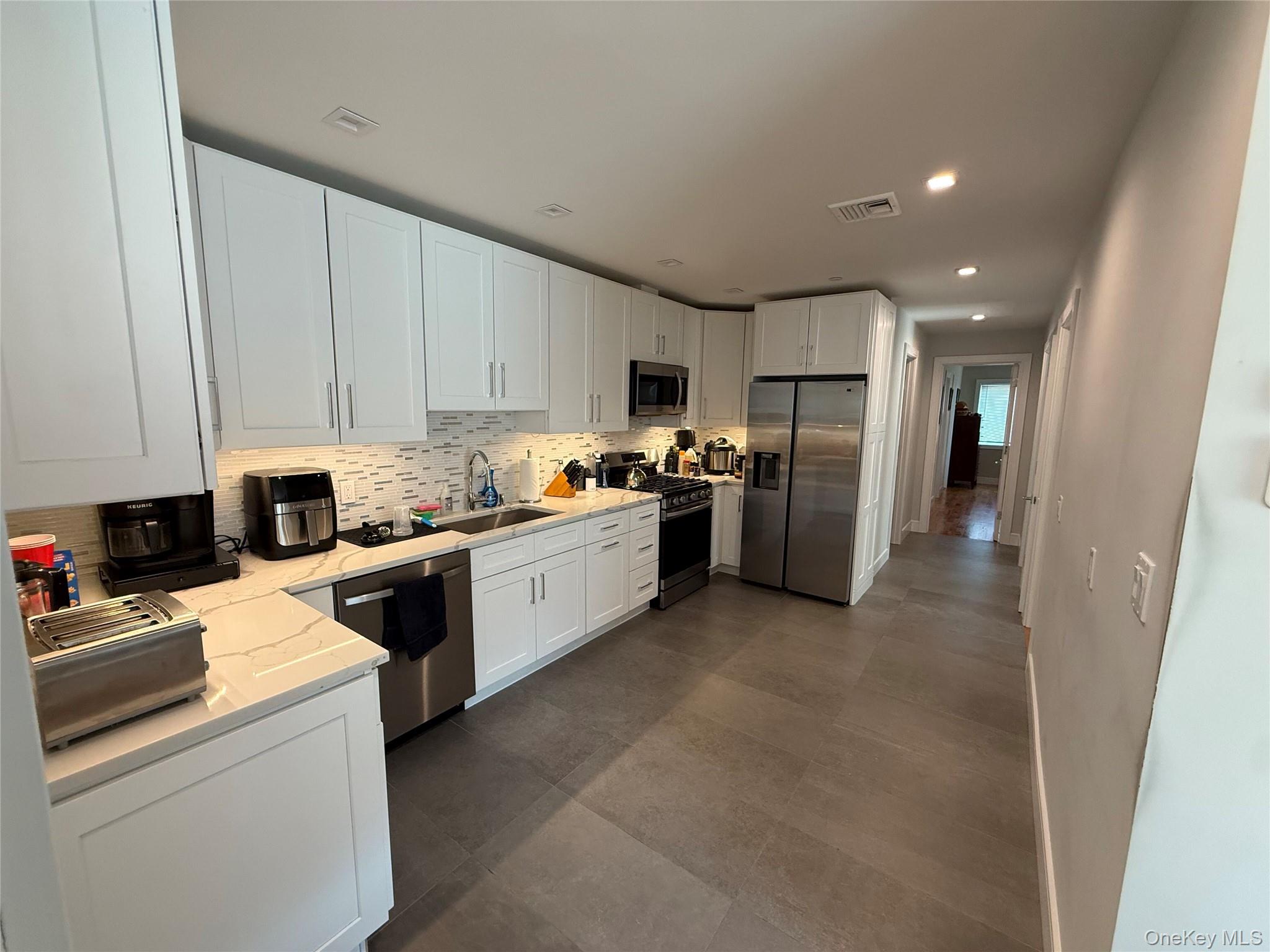 648 E Broadway Property Photo 6