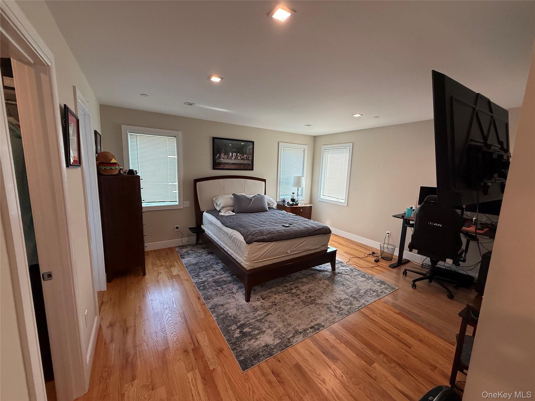 648 E Broadway Property Photo 8
