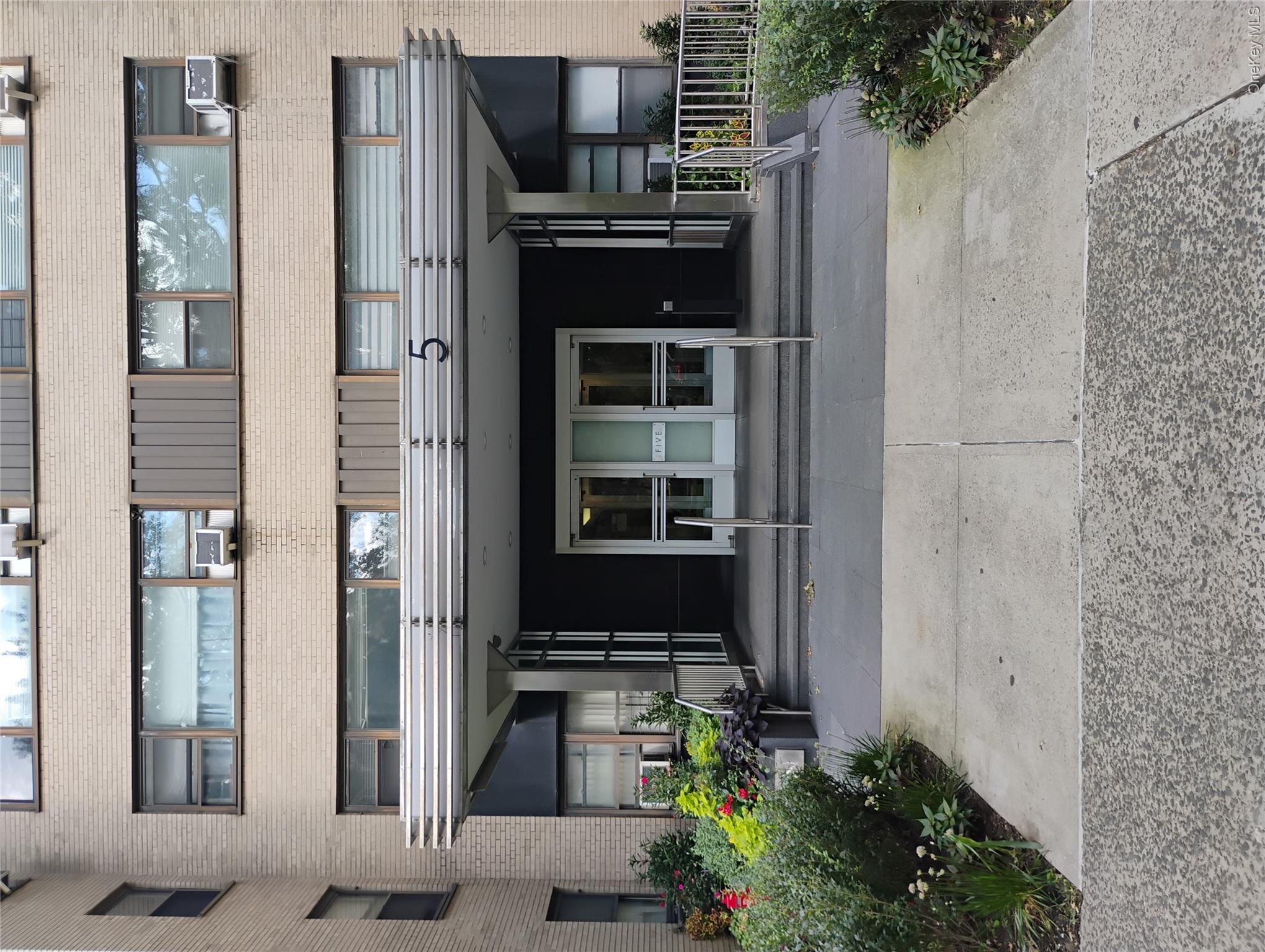 5 Fordham Hill Oval 9a Property Photo 15