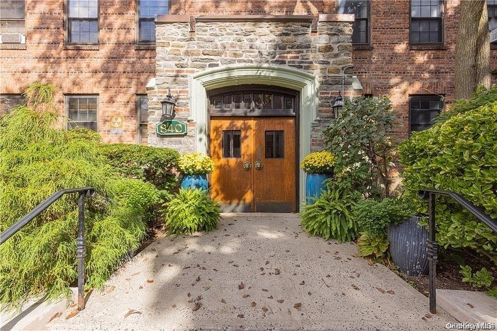 840 Bronx River Road 3B Property Photo 1