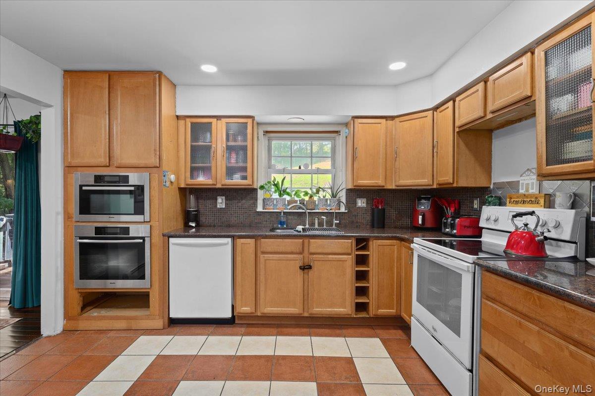 131 Lake Road Property Photo 14