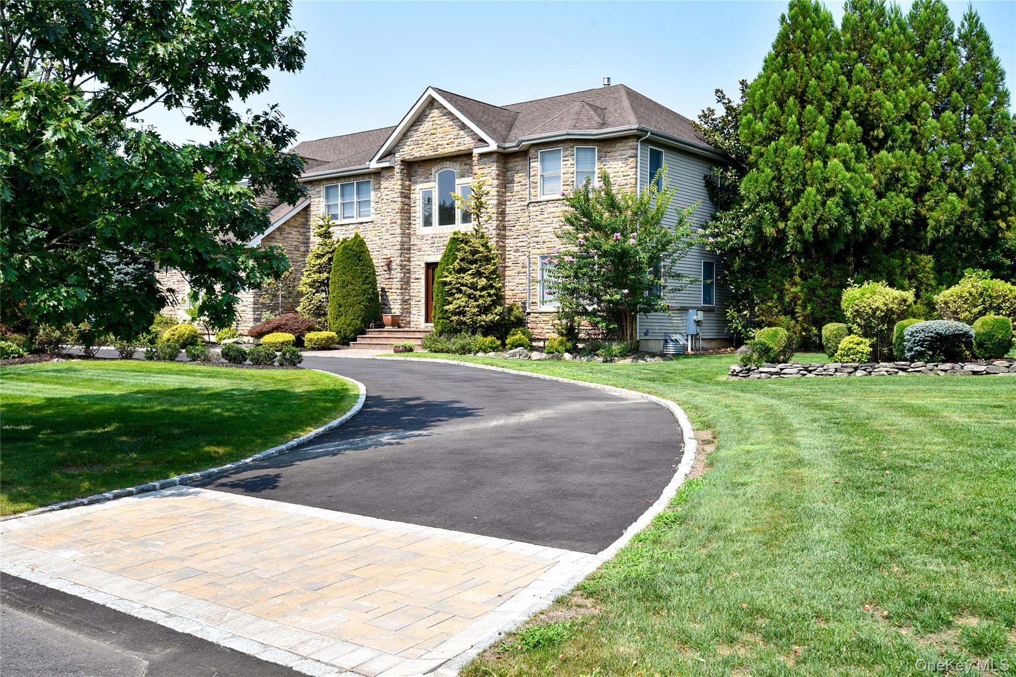 5 Home Court Property Photo 2