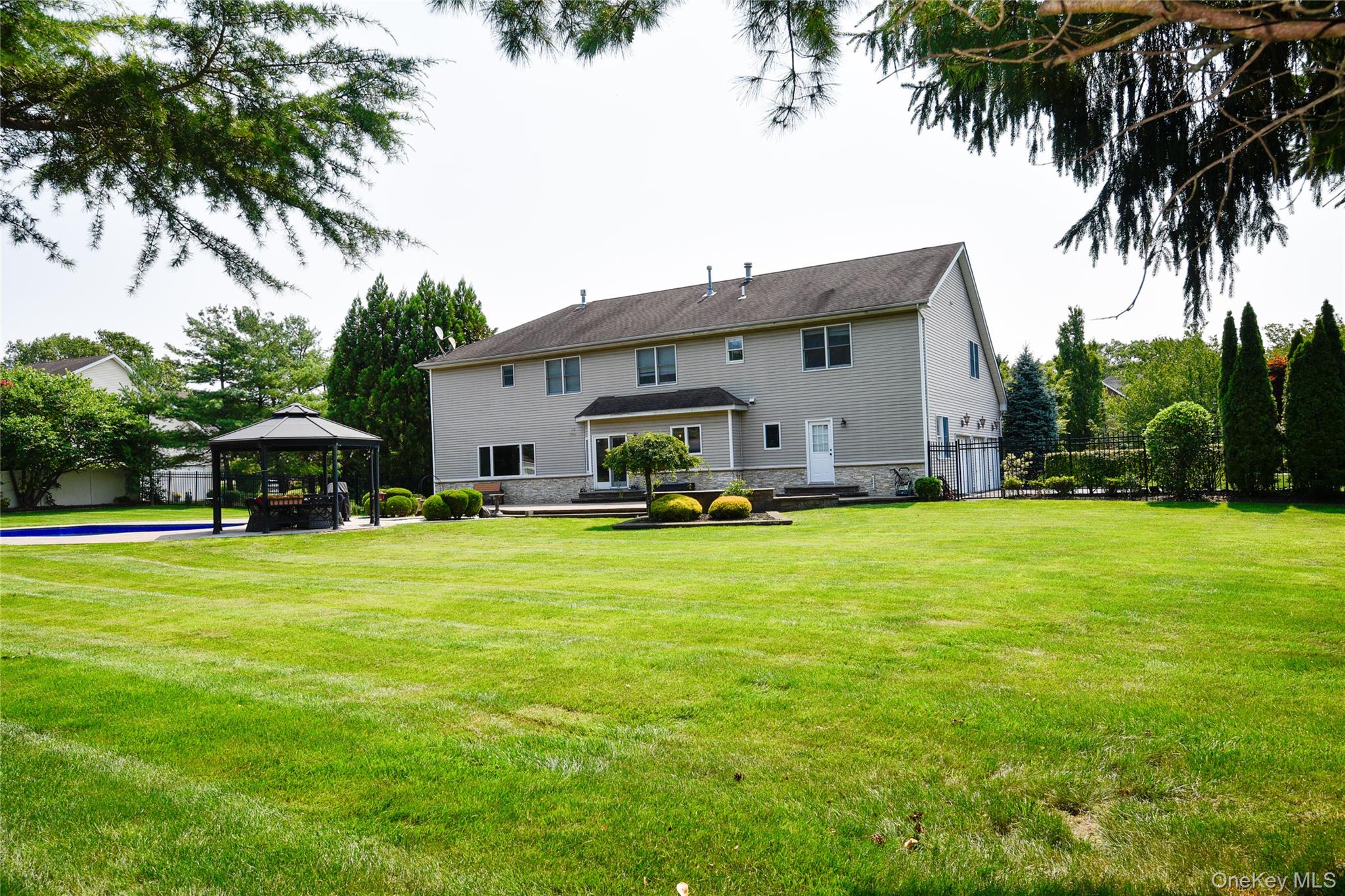5 Home Court Property Photo 4