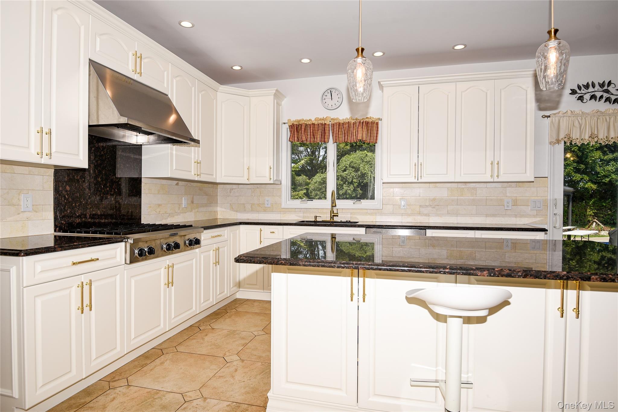 5 Home Court Property Photo 18