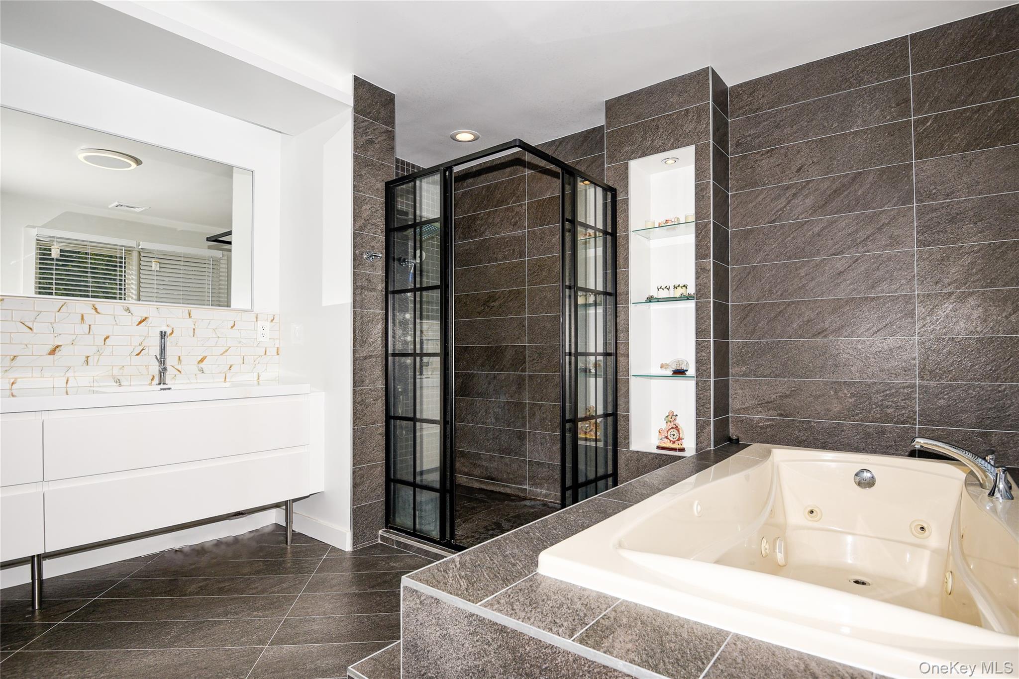 5 Home Court Property Photo 28