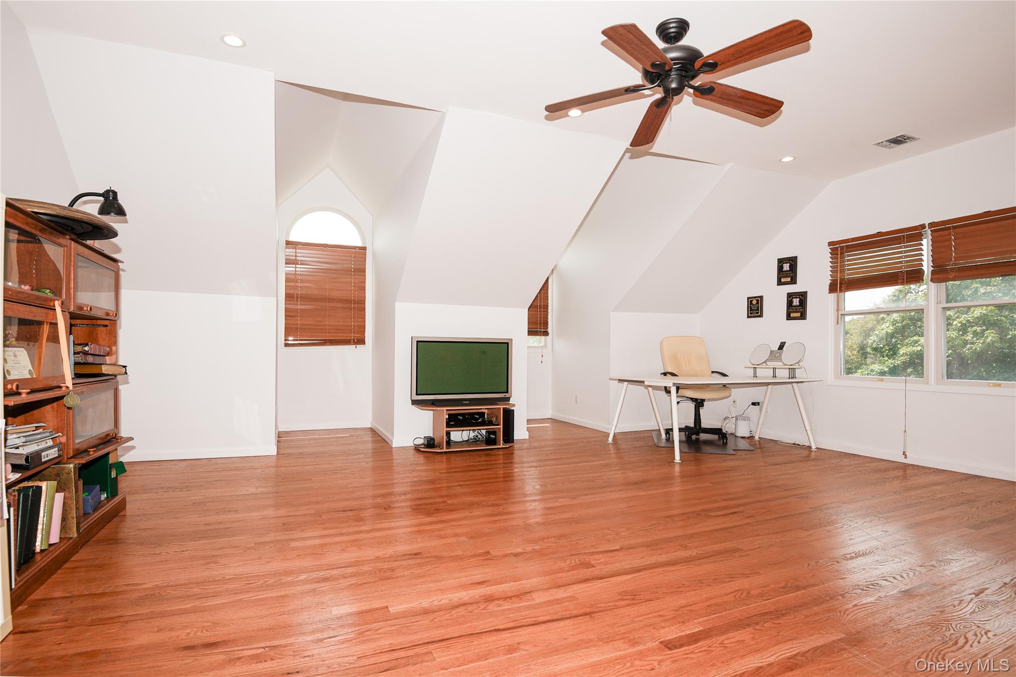 5 Home Court Property Photo 32