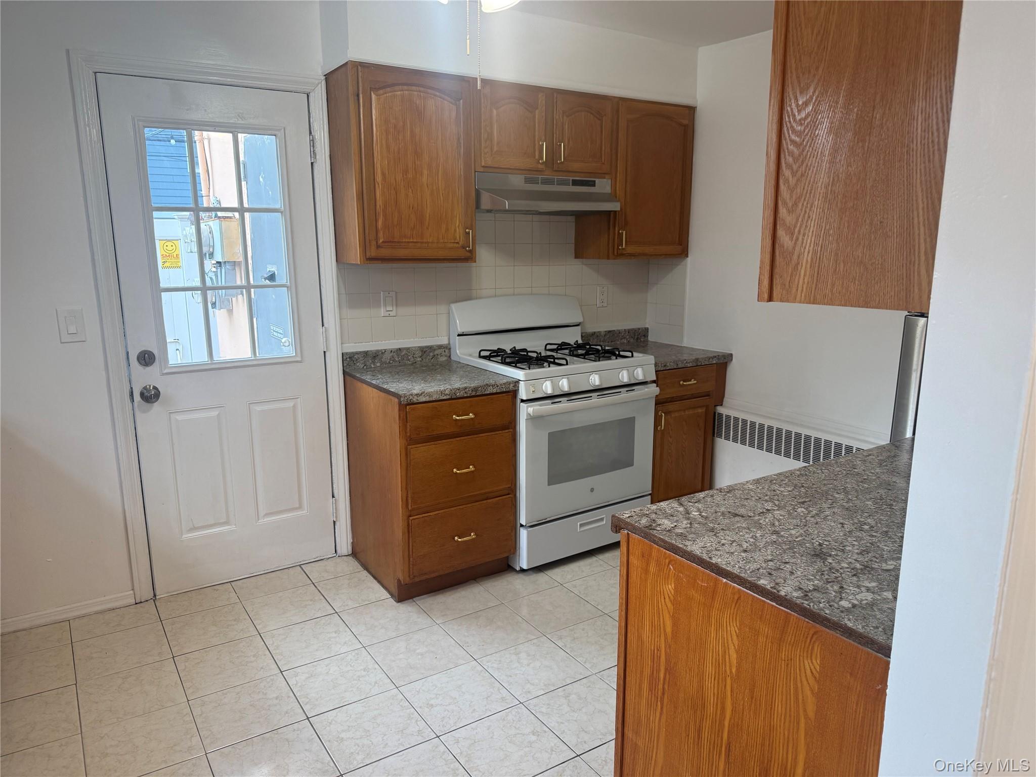 646 E Park Avenue Property Photo 2