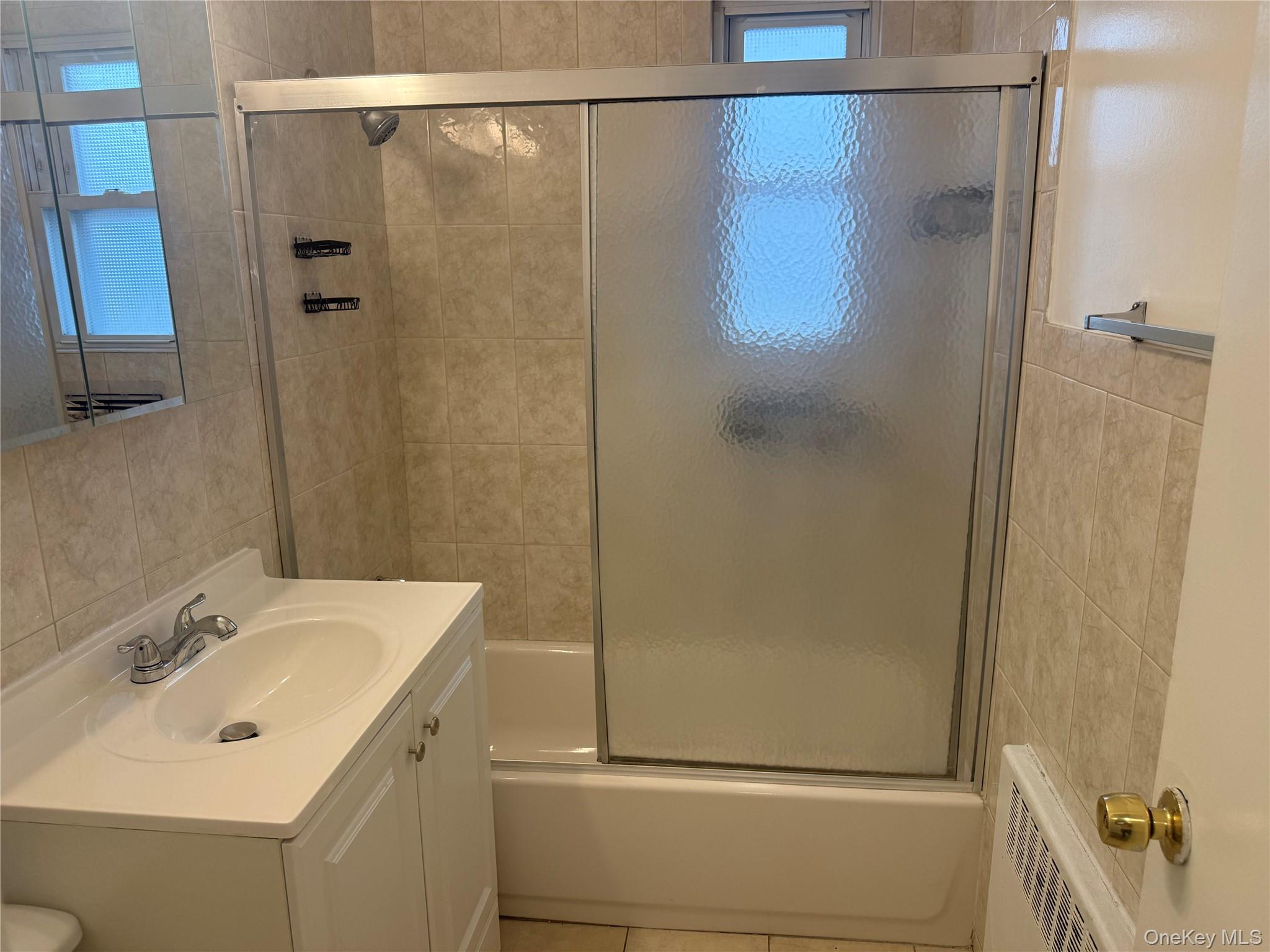 646 E Park Avenue Property Photo 6