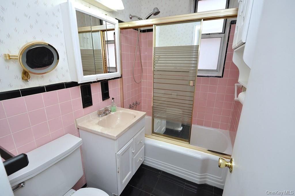 491 Riverdale Avenue 5a Property Photo 7