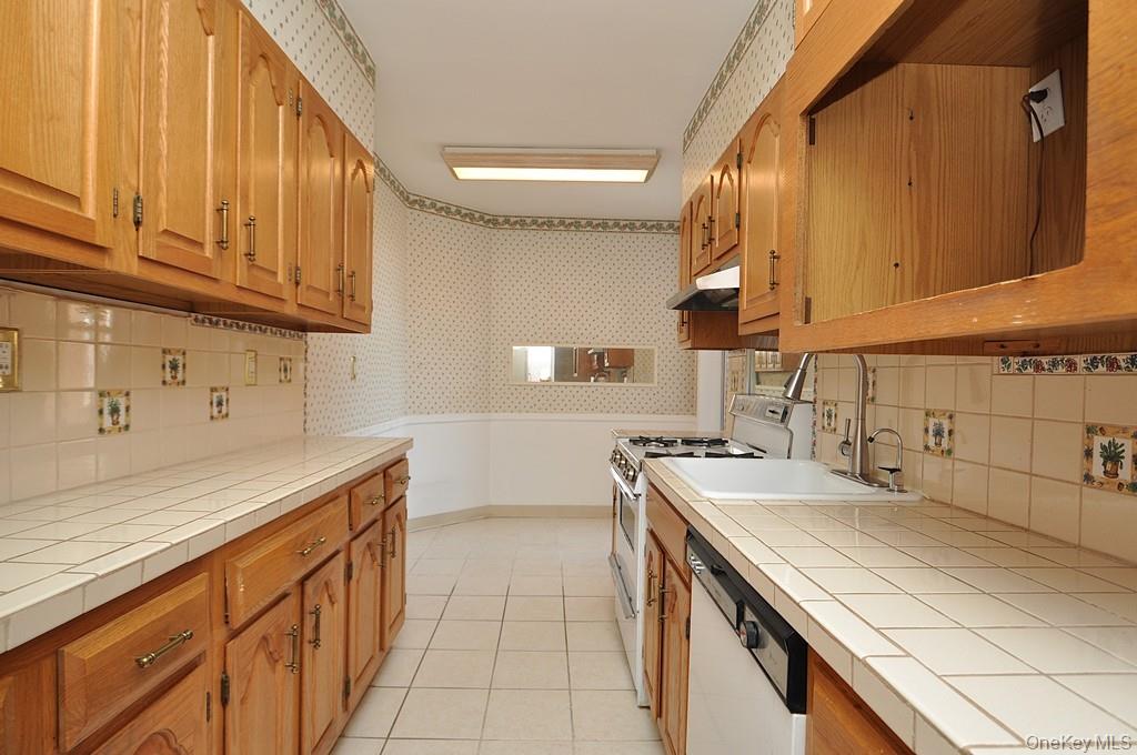 491 Riverdale Avenue 5a Property Photo 13