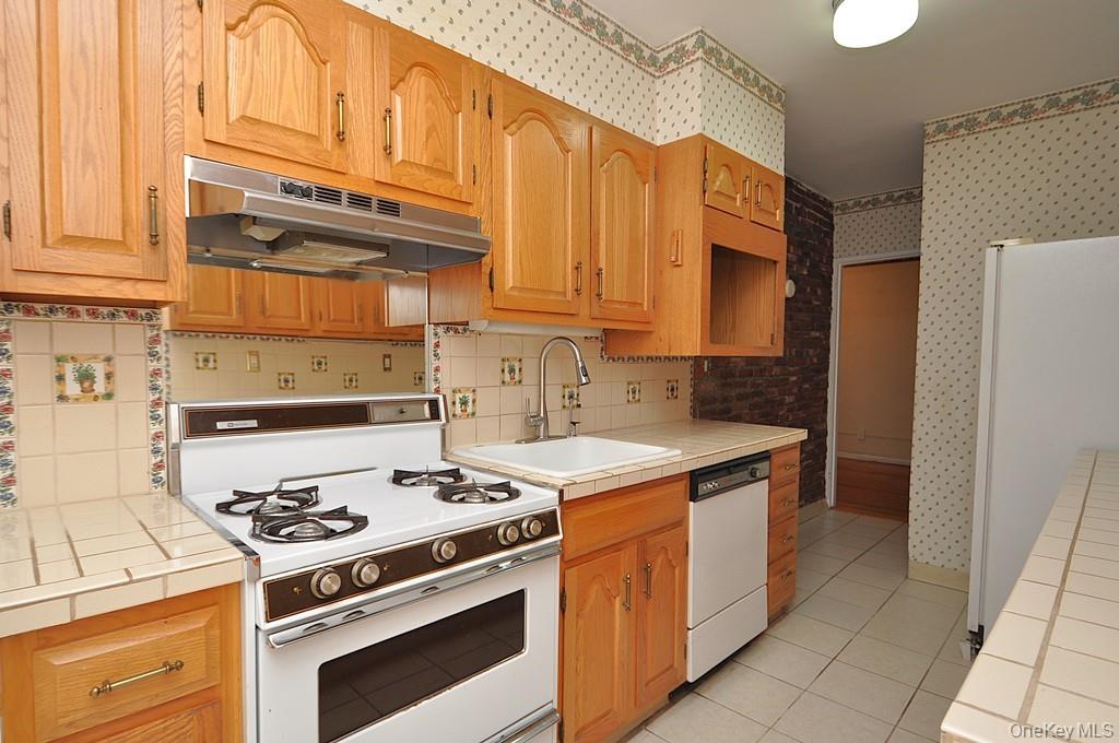 491 Riverdale Avenue 5a Property Photo 14