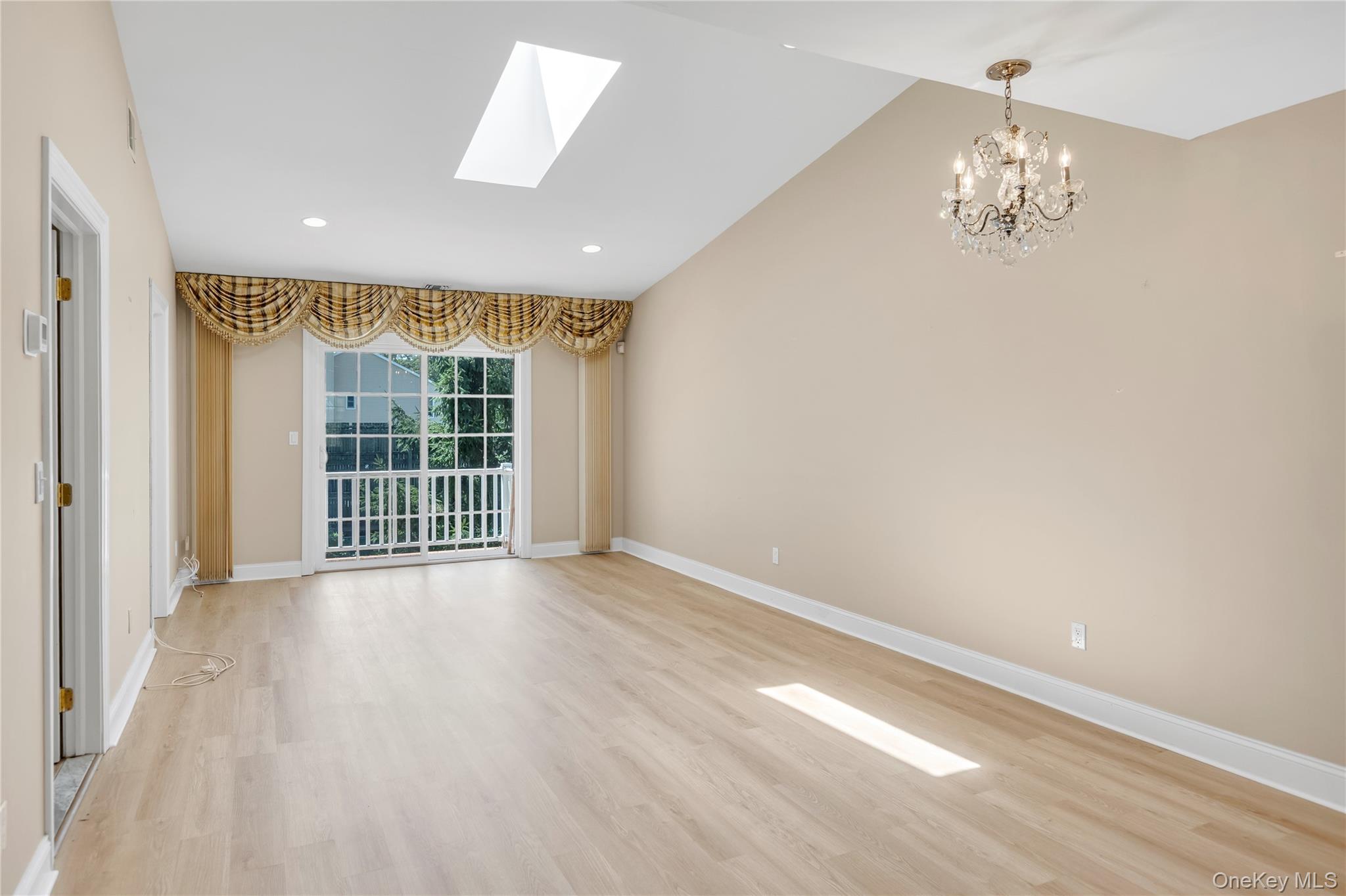 1118 Savoy Drive Property Photo 2