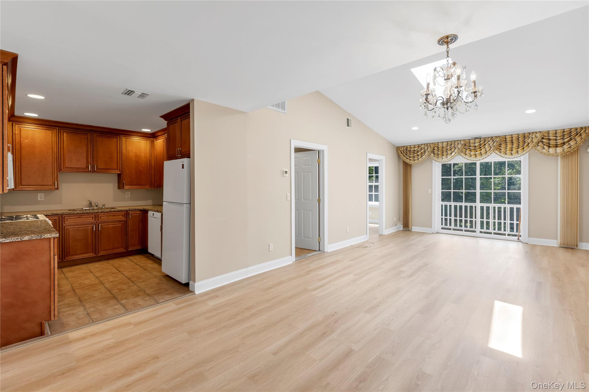 1118 Savoy Drive Property Photo 3