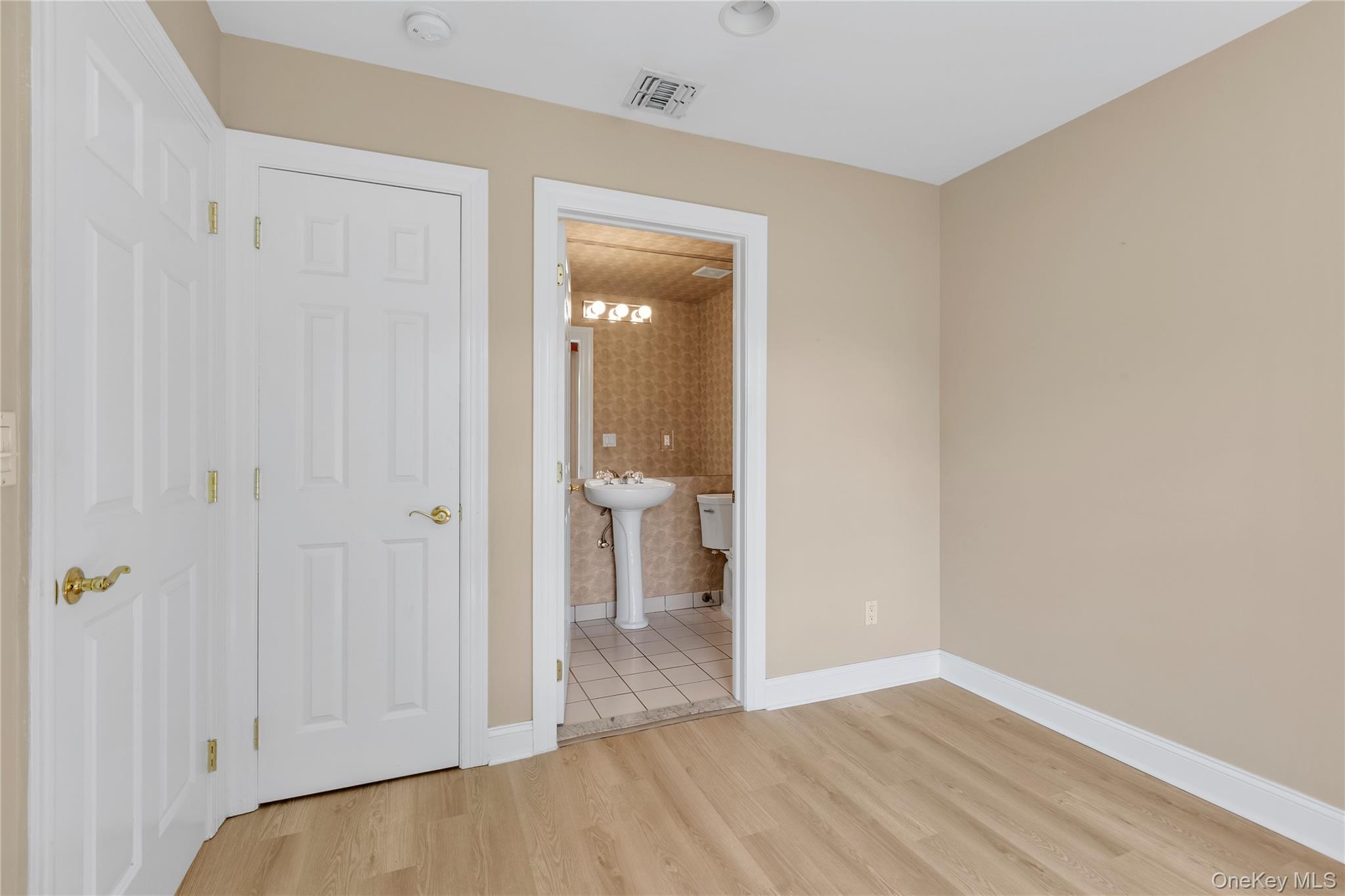 1118 Savoy Drive Property Photo 11